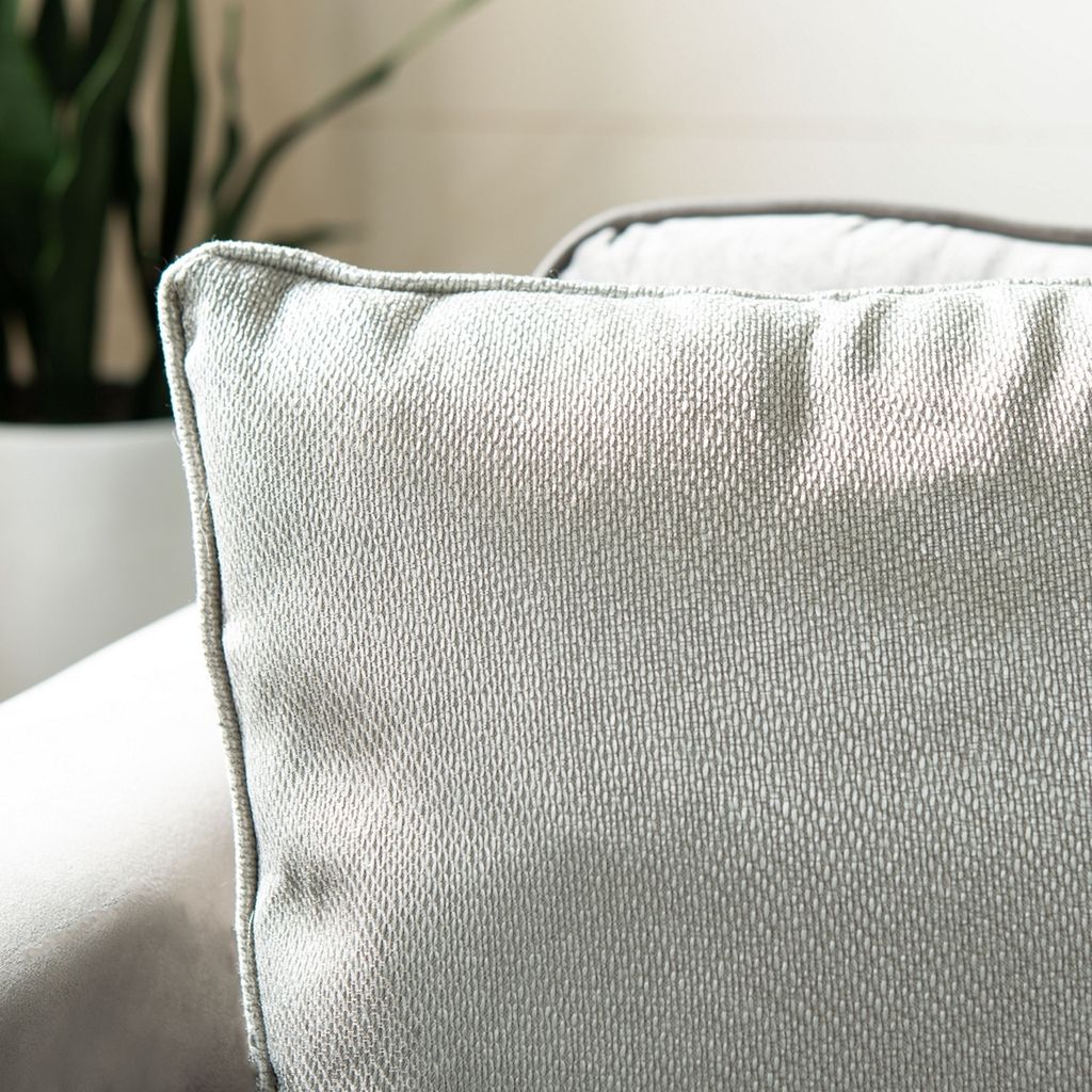 Raelyn Pillow, 18" X 18"