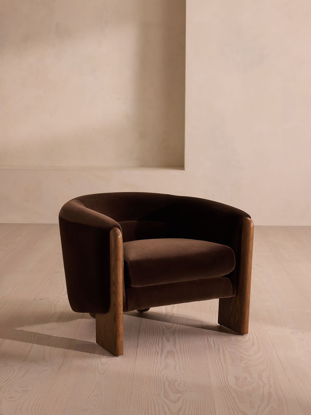 Winnie Armchair, Velvet, Chocolate