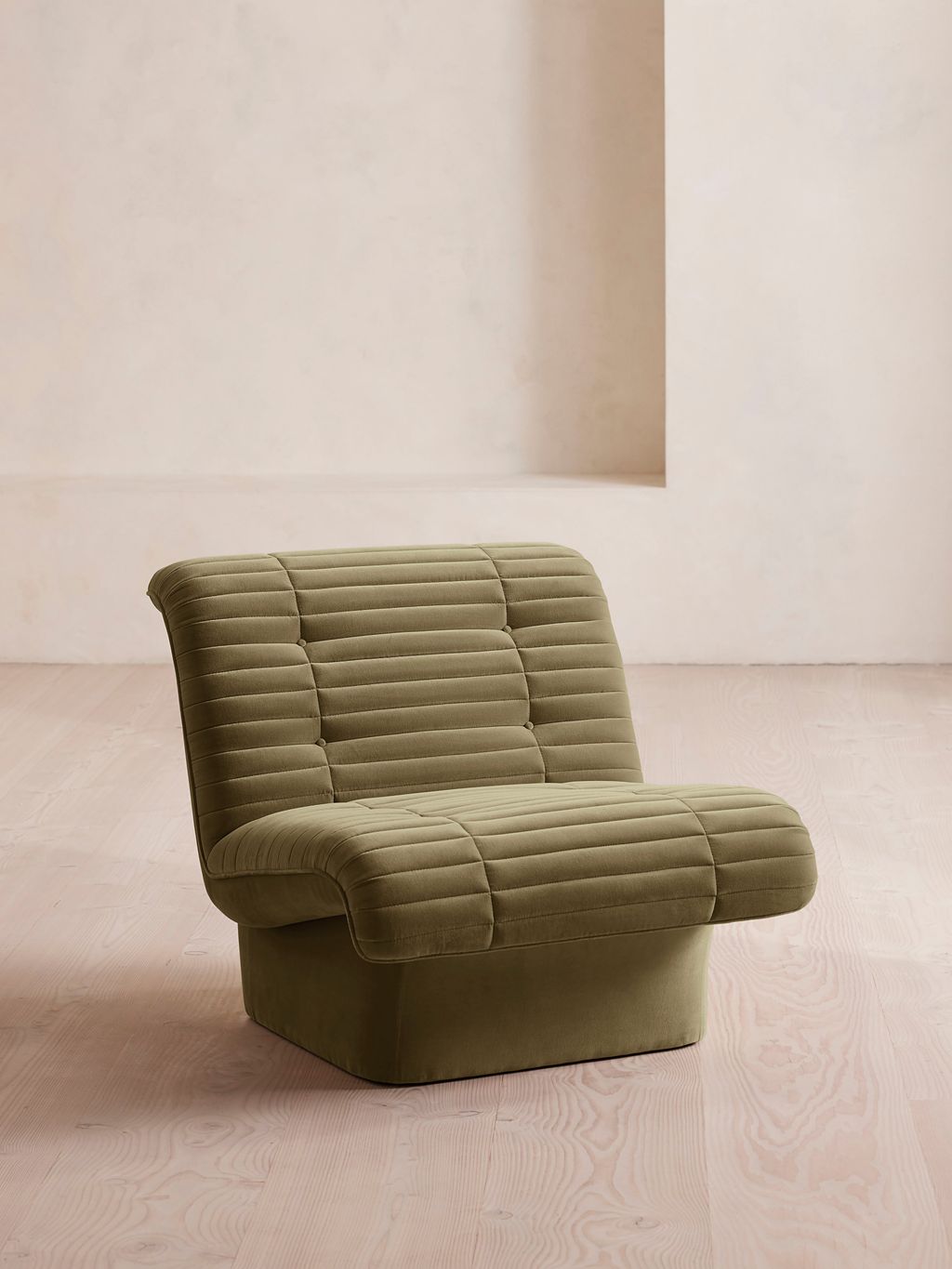 Ewan Armchair, Velvet, Lichen