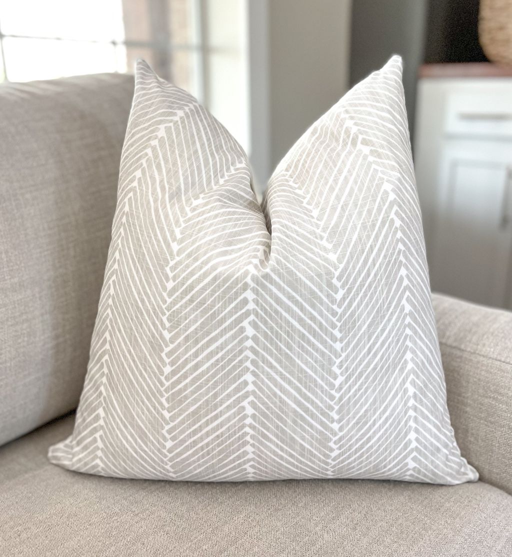 Preview image for Griffin 22" X 22" Pillow Cover
