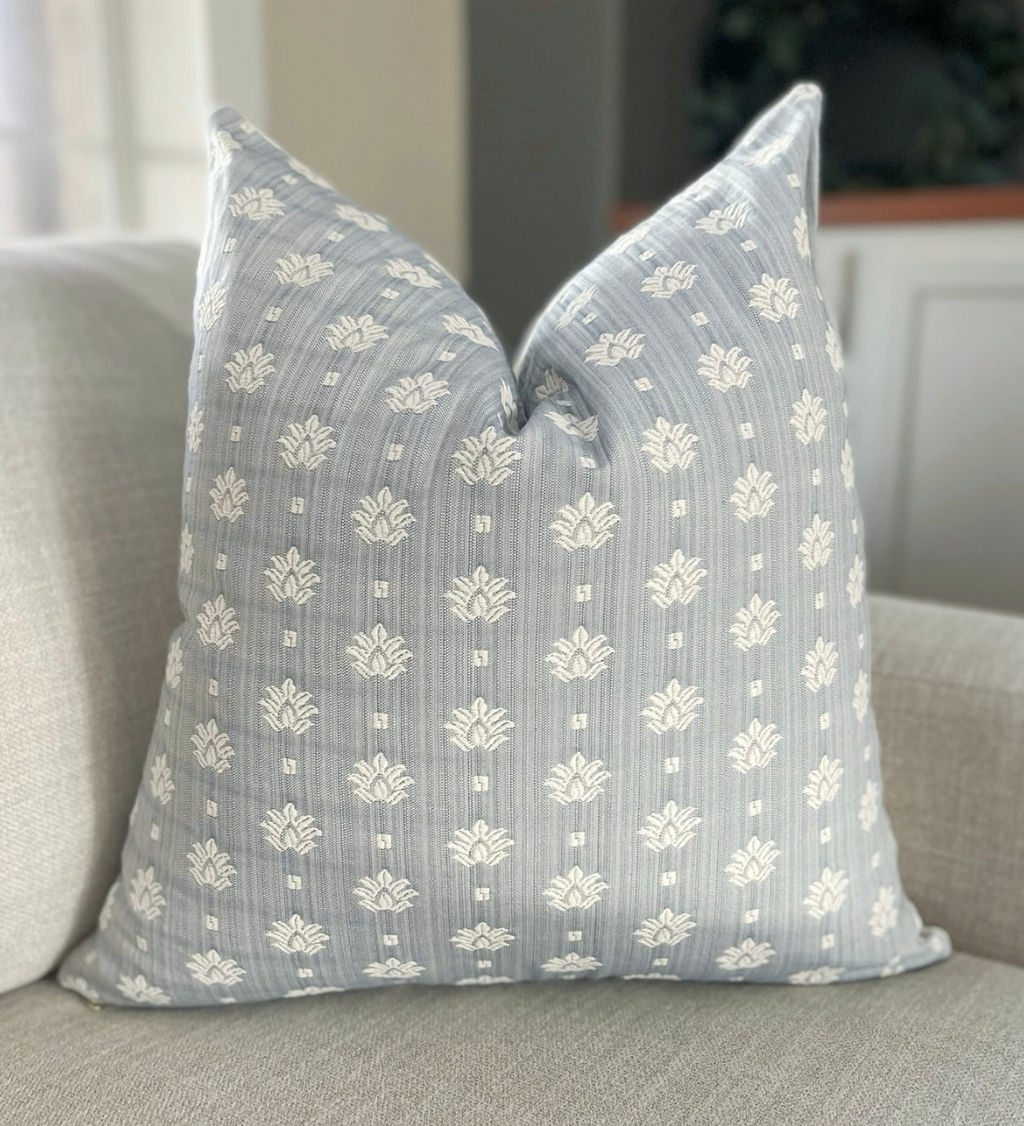 Preview image for Kinley 20" X 20" Pillow Cover