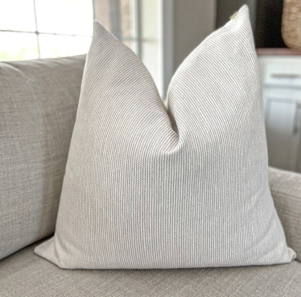 Preview image for Quinn 18" X 18" Pillow Cover