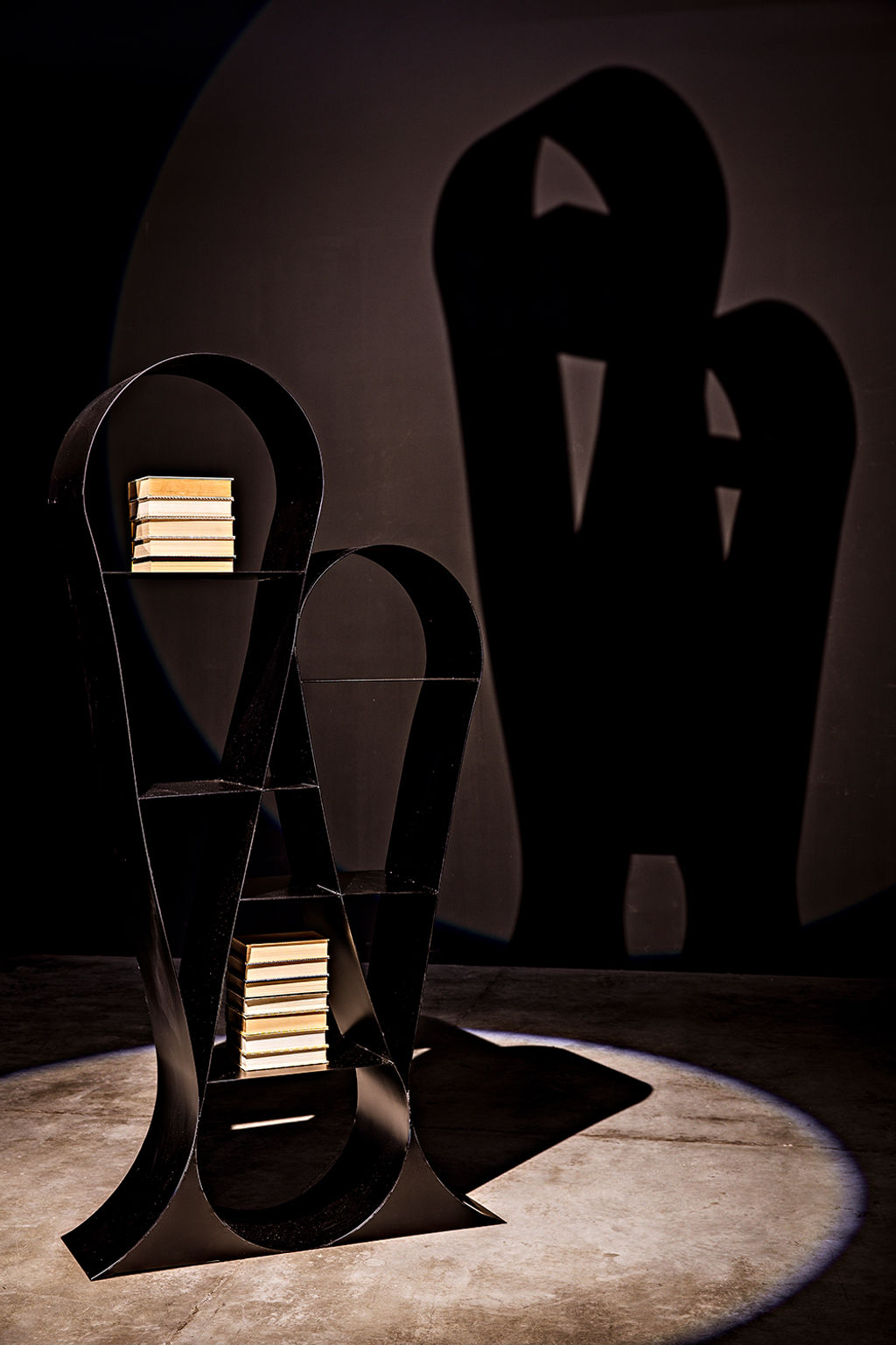 Zaha Bookcase, Black Metal