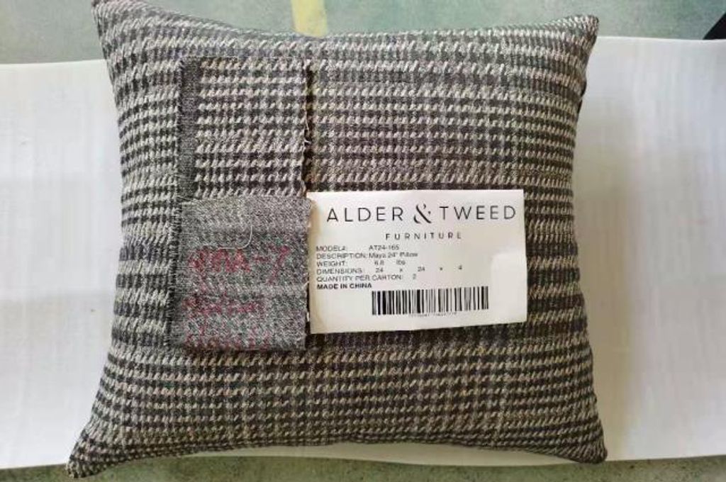 Maya 24" Pillow