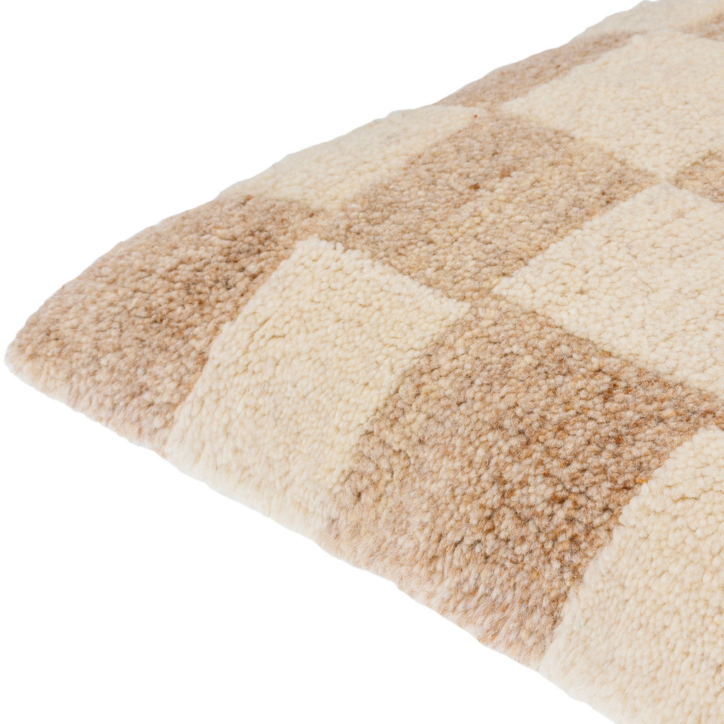 Balder Bdr-002 22" X 22", Pillow Shell With Polyester Insert