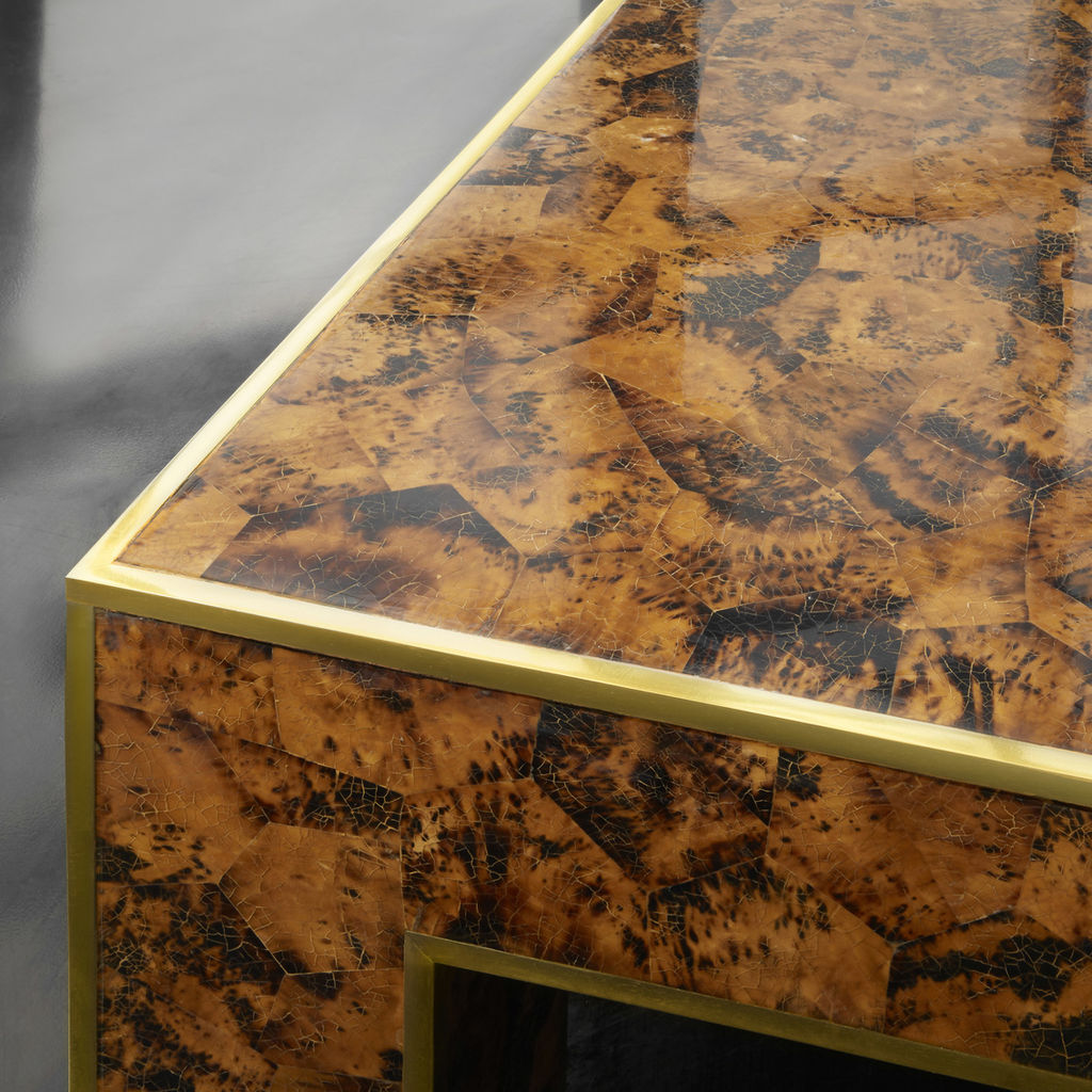 Penshell Table