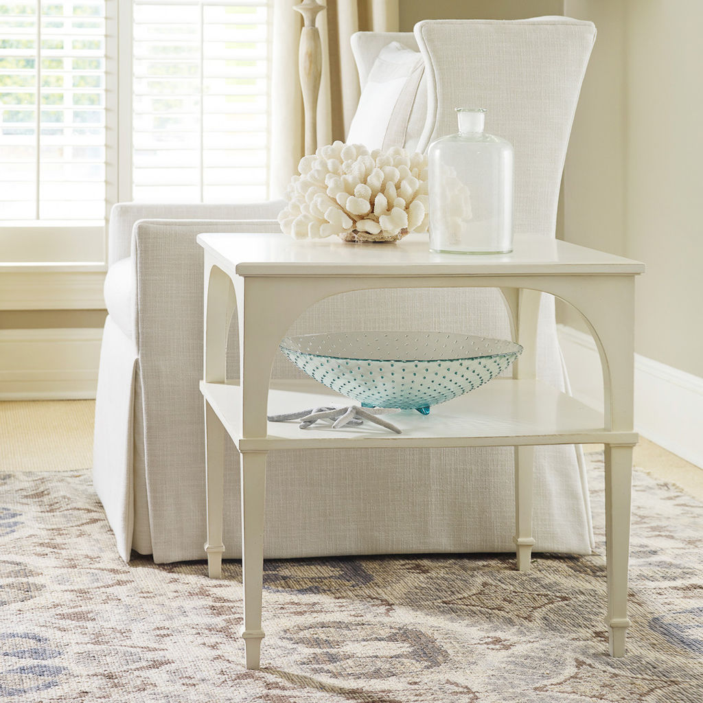 Traditional End Table w/Shelf